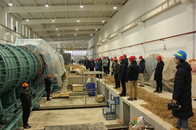 JF-22高超速风洞仪器安装接受现场审查的画面。（中国科学院力学研究所）