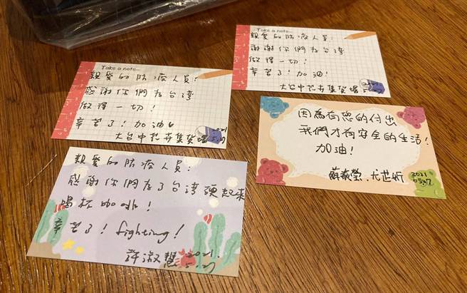 咖啡業者發起「活力咖啡」認購活動，以半價來提供精品咖啡，代送給第一線的單位。豐邑機構率先響應支持，認購500杯精品咖啡，慰勞第一線辛苦的抗疫英雄，也拋磚引玉邀請更多人分送溫暖。（82mm Cafe提供／馮惠宜台中傳真）