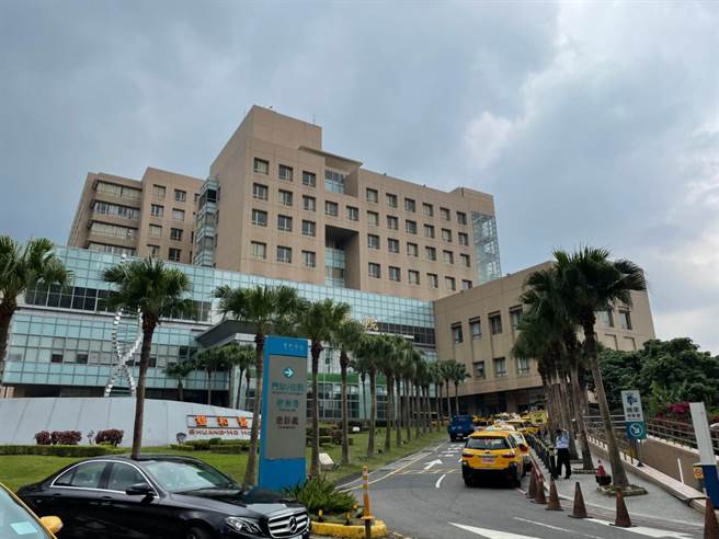 警方表示，进一步与双和医院联繫，并无CPR急救患者死亡一事，呼吁民眾勿转传假讯息。（叶书宏摄）