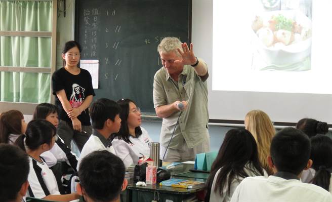 长亿高中外师授课及协同教学。（教育局提供／陈淑娥台中传真）