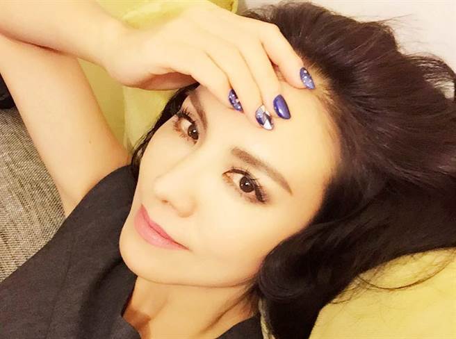 54岁田丽保养得宜，看不出岁月的痕迹。 （图/田丽脸书）