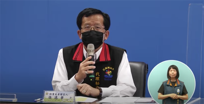 外縣市的遊客昨天前往秀林鄉三棧溪戲水，縣府秘書長張逸華鄭重呼籲外地遊客，全台已進入三級警戒，希望大家能夠在自己的縣市做好防疫，盡量減少到其他縣市。（羅亦晽翻攝）