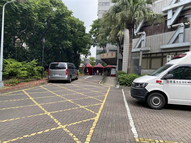 台北市立聯合醫院忠孝院區醫師陳昶宇在臉書發文表示，病例數雖有下降趨勢，但社區仍有許多潛藏病歷，得再觀察1至2周。（本報資料照片）