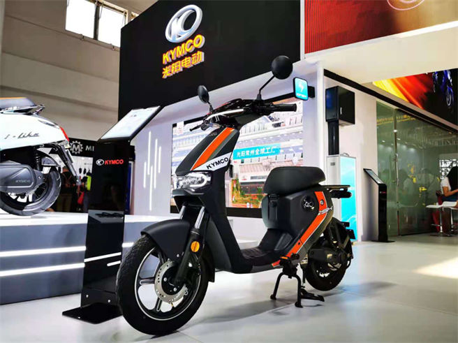 在全球掀起的新能源革命中，光阳KYMCO与FELO、Super SOCO筹组联盟，比起对手阵营单纯的换电联盟更具优势。透过各方资源优势与金库资本整合将可望提供消费者展新世代的电动机车科技平台，带来充/换电并行、更便捷的绿色出行服务！(图/光阳提供)