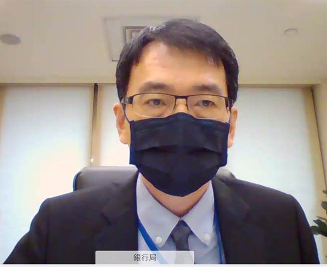 金管会银行局主秘童政彰。（图／撷自金管会直播画面）
