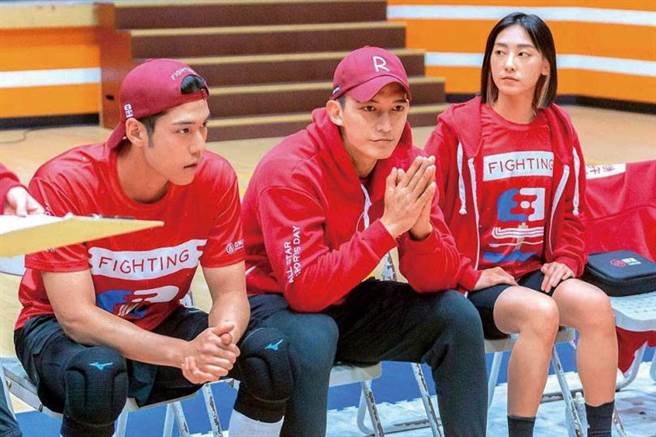 参加《全明星运动会》让席惟伦（右）的知名度大增，与周予天（左）也传出日久生情。（图／翻摄自席惟伦脸书）