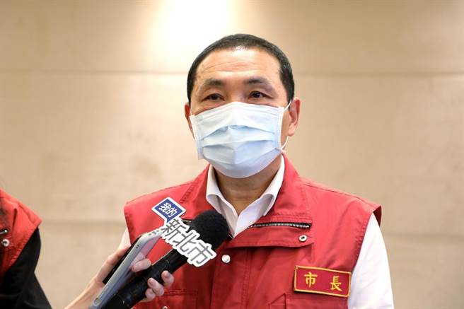 新北市長侯友宜表示，土城長照機構爆群聚感染，20名高齡住民、5工作人員快篩楊姓。（新北市府提供）