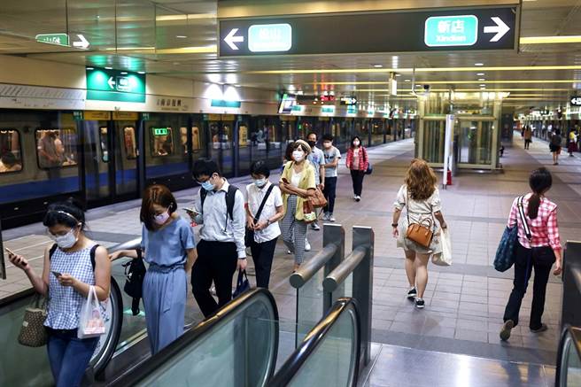 香港大学公卫教授高林（Benjamin Cowling）1日指出，从台湾学到的一课是，採取新冠「零容忍」政策并非长久之计。（资料照／路透社）