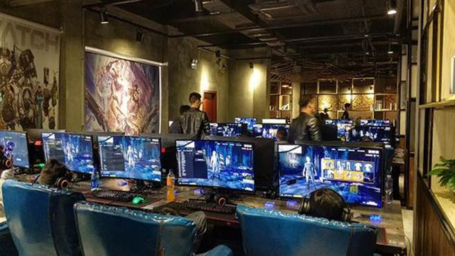 大陆文旅部：允许外资在境内开设娱乐场所，港澳台参照执行。（新浪网）