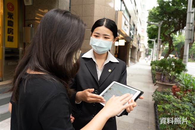 除了政府提供的社宅福利外，永庆房屋更加码提供「价金履约保证专户」和房屋跌价险，让房东房客都安心！(图/永庆房屋提供)