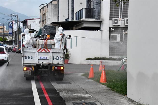 吉安乡公所携手18个村长进行「全乡清消总动员」，将于明后两天进行全面性深度环境消毒。（吉安乡公所提供／罗亦晽花莲传真）
