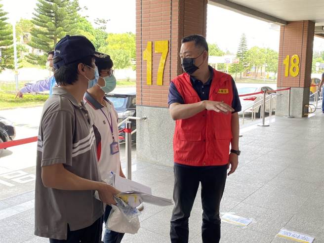 县长杨镇浯今天上午赴现场勘查作业现况。（县府观光处提供）