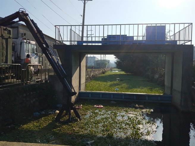 区域排水清理前。（台中市水利局提供／王文吉台中传真）