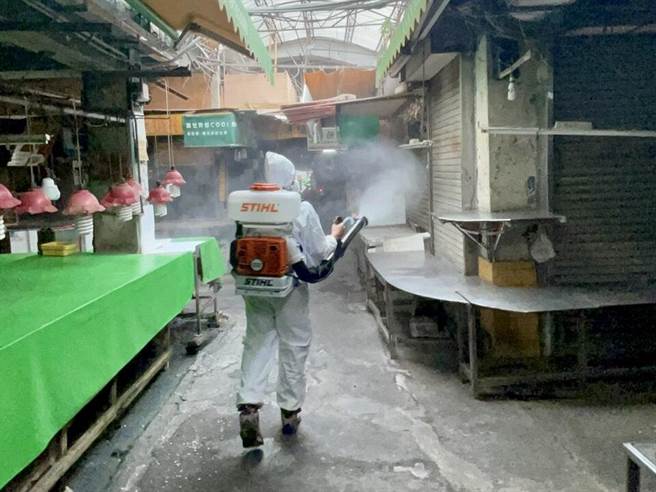 市府針對確診者足跡到過的市場，獲報後均立即通知暫停營業，並完成清消。(台中市政府提供)