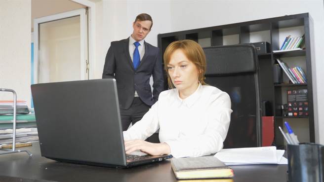 白羊座、雙子座、射手座、雙魚座工作時抗壓能力很強，被老闆罵也不會輕易離職。（示意圖／shutterstock）