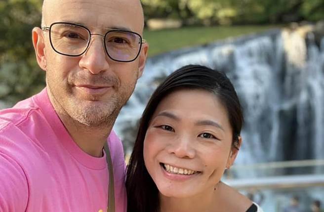 吴凤妻子Rynne被指「开网购团爆量」，让她怒斥全是子虚乌有的报导。（图／Rifat & Rynne 的凤花雪月脸书）