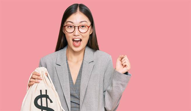 星座運勢老師奧斯分享6/7～6／13星座運勢，天秤、射手旺到爆。（示意圖／shutterstock）