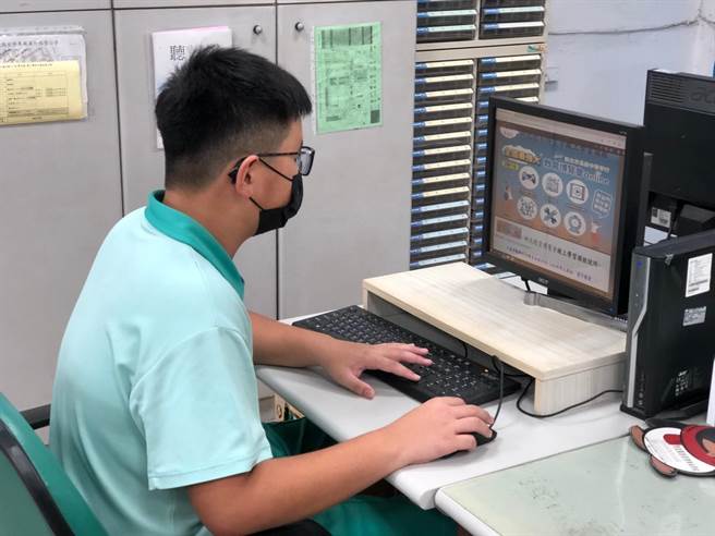 新北推「教育博览会Online」　一指进行生涯探索（戴上容摄）