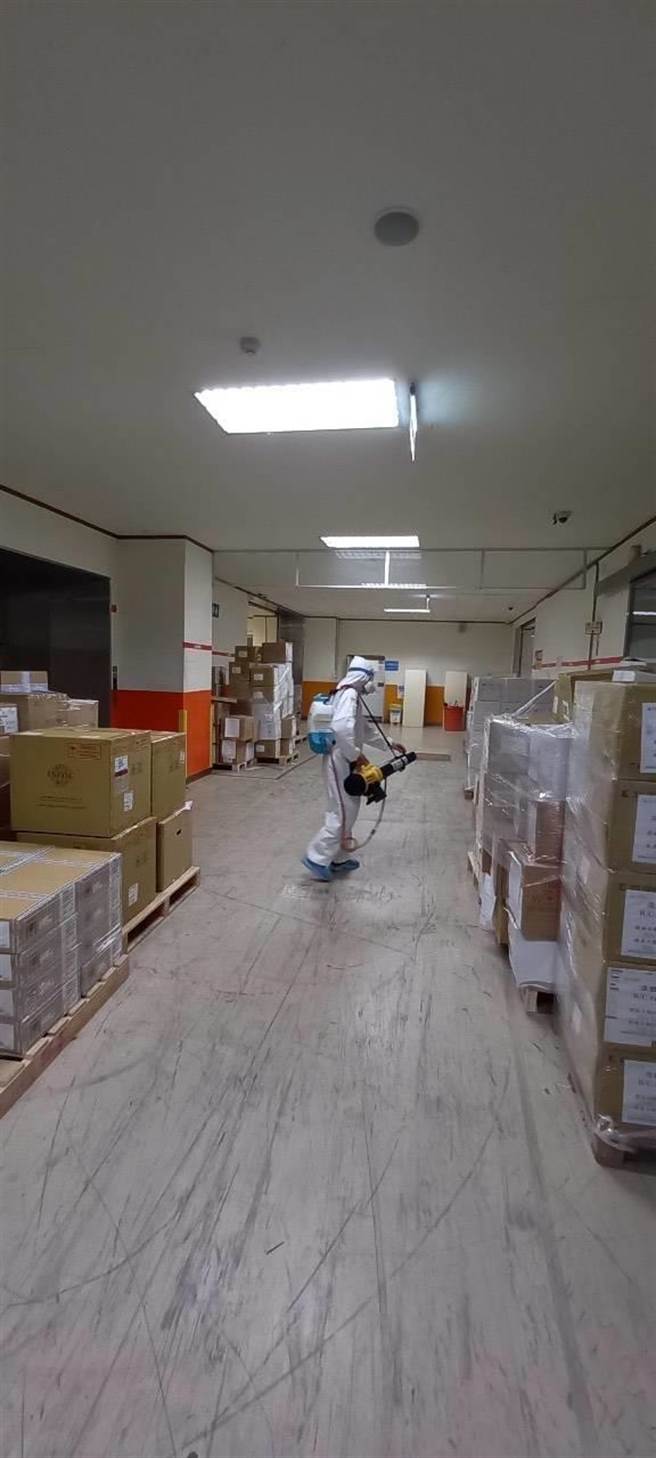 京元电子竹南厂爆发菲籍移工群聚感染，公司随对菲籍移工工作场所展开清消。（京元电子提供／谢明俊苗栗传真）