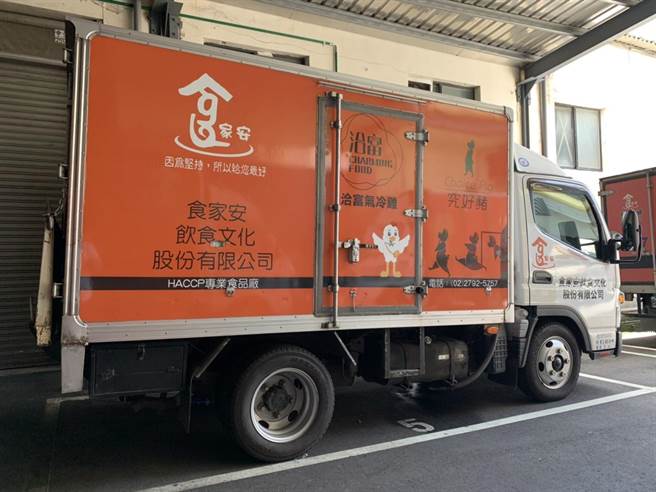 疫情紧绷导致全台物流大塞车，云林县蔬菜箱有团膳业者伸援手帮忙配送，不受影响。（云林县政府提供）