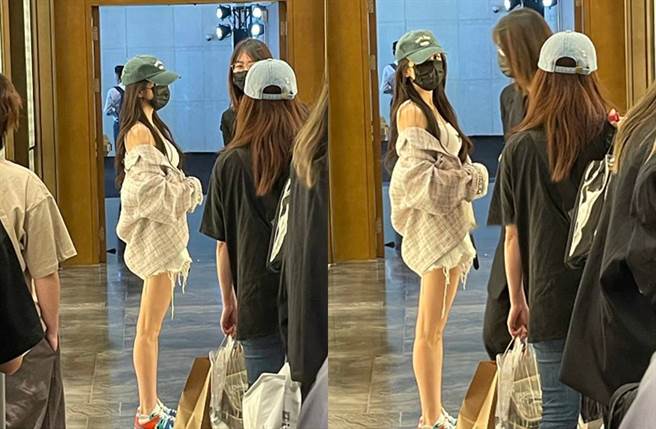 楊冪凹凸有致曲線全看光。(圖／翻攝自微博)