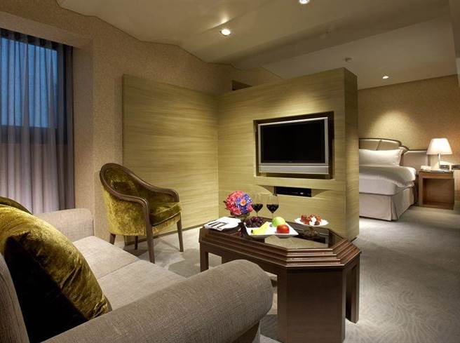 台北亚都丽致大饭店说明，今天起馆内客房和餐厅皆暂停营业至6月14日。（图摘自台北亚都丽致大饭店脸书粉专）