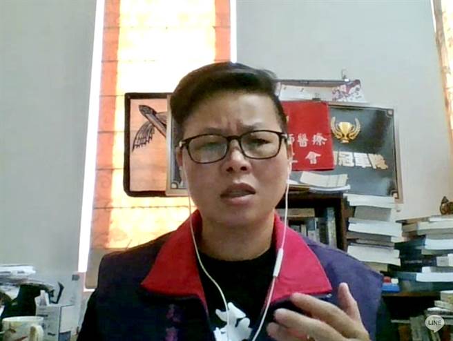 护理师工会理事长陈玉凤炮轰：「护理师人手不足，中央根本说谎只想安民心！」(摄影/陈盈臻)