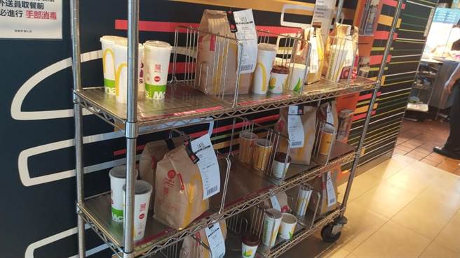 麦当劳外送架上出现满满的UE单却没人接。(图／外送员的奇闻怪事)