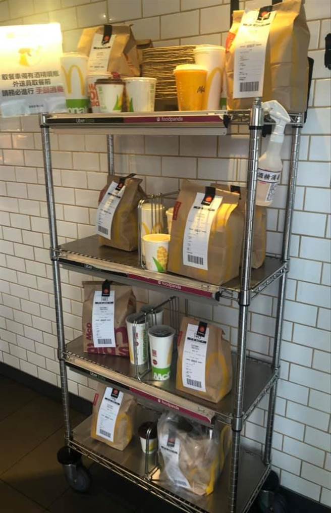 不少外送员吐原因，指出UE大砍薪水，调低倍率，加上麦当劳一次只能接一单，根本不符成本，看到就直接下线。(图／外送员的奇闻怪事)