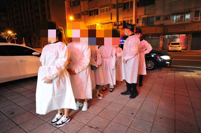台南警方查獲越南應召女從事性交易。（警方提供／曹婷婷台南傳真）
