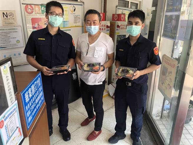 精品外匯品牌为照顾防疫第一线警、消及医护人员，特别制作5款精致餐盒，自2日至30日每日100份，分送给双北地区的防疫英雄。(业者提供)
