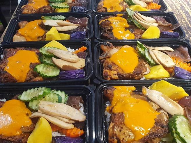 守护第一线警、消及医护人员的精致餐盒美食活力满满。(业者提供)