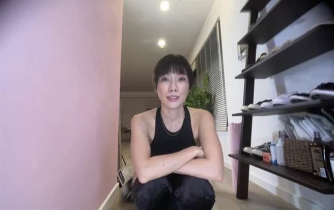 KIMIKO直播教居家防疫的网友「五分钟燃脂操」。  （TVBS提供）