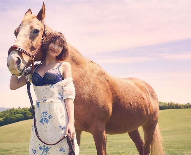 日本34岁女星纱荣子。(图/ 摘自纱荣子IG)