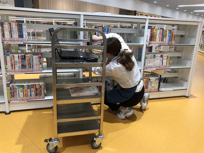 利用閉館，全市公共圖書館也同步啟動400多萬冊圖書盤點作業。（台南市文化局提供／曹婷婷台南傳真）