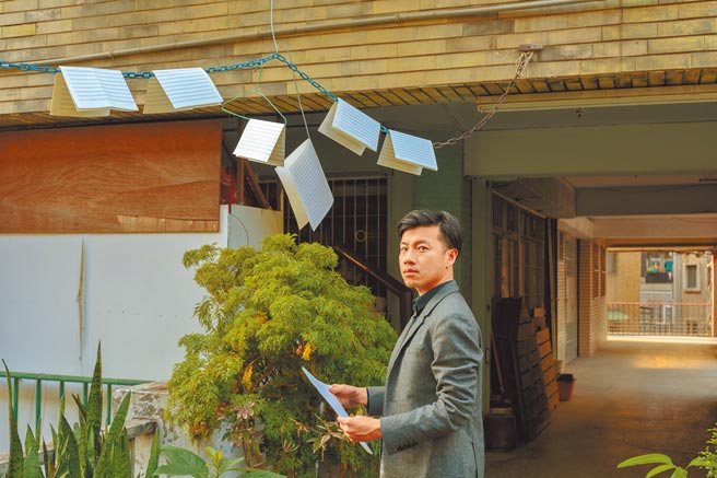 旅居荷蘭的爵士鋼琴家方斯由，在疫情間累積創作，同時也斷捨離清出家中雜物，更專注面對藝術和自我修練。（方斯由提供）