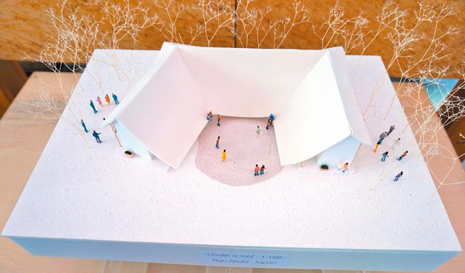 打造「大河里福德祠」国际级庙宇，以「Under a Roof」概念呈现「ㄇ」字型设计，开口面向马路象徵包容与开放。（卢金足摄）