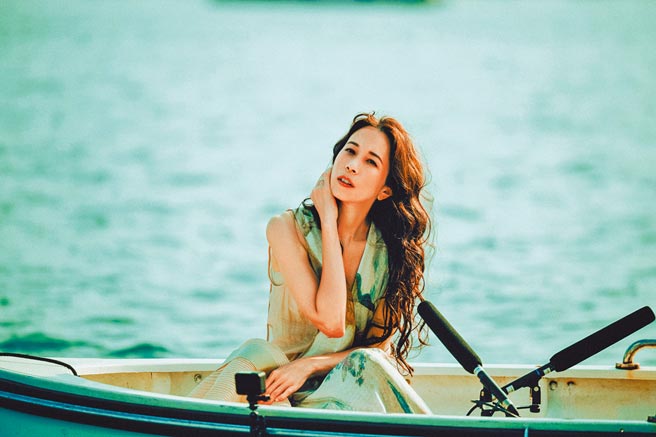 莫文蔚日前在香港拍摄新歌MV。（莫家宝贝工作室提供）