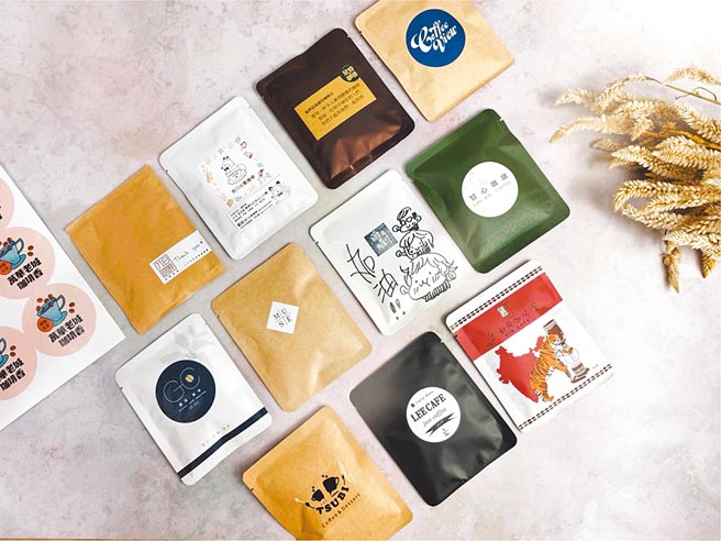 「万华老城咖啡香」推出团结滤挂组合包，共499元。（万华老城咖啡提供）