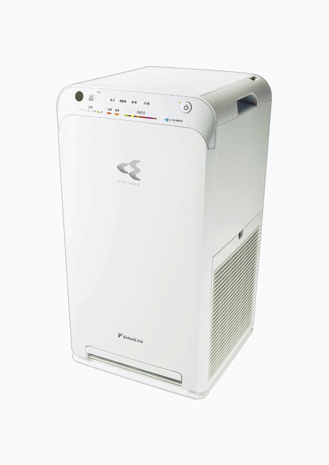大金閃流空氣清淨機MC55USCT，1萬4800元。（大金空調提供）