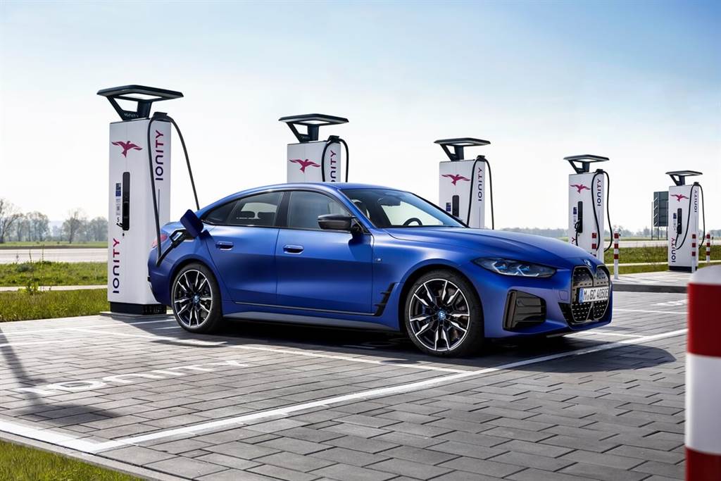 BMW i4正式亮相 & M Power首度推出電動車款-動力底盤篇
