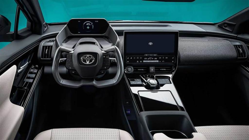 Toyota 全新電動車 bZ4X 量產版將於下半年發表，同步預告皮卡車邁向電動化