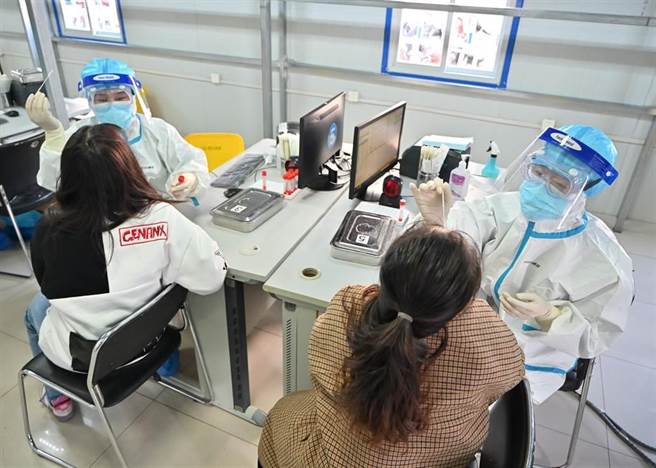 陆31省份昨新增本土确诊15例，均在广东，医生发现4个临床特点。（新华社）