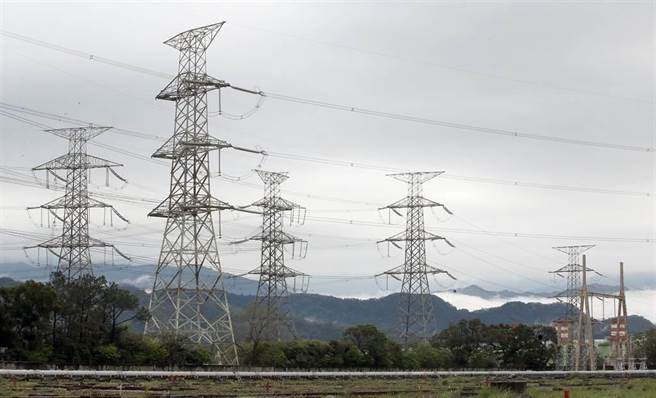 没有雨又临高温天气 3日用电量再度飙高。(本报系资料照)