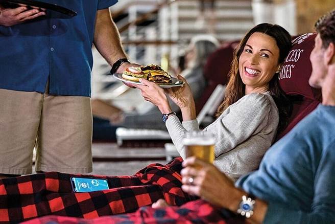 ▲宾客可以透过勛章假期（MedallionClass™）应用程式，或舱房电视的海洋点单（OceaNow™）服务。　图：公主游轮／提供