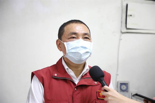 侯友宜上午视察防疫热区。（新北市府提供）