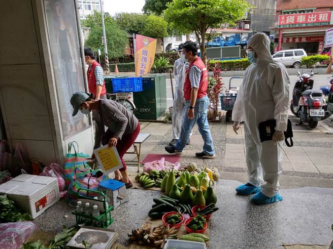 林口防疫热区警派高频率巡逻全力杜绝疫情破口。(苏育宣翻摄)