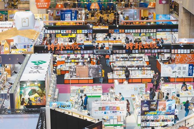 受新冠肺炎疫情影响，图书出版产业亦遭严峻挑战。图为2019年第27届台北国际书展开幕。(本报资料照片)