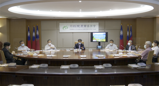 农委会今日召开「农委会纾困特别预算与各产业协助措施」线上记者会说明纾困措施，说明农渔民纾困措施。（农委会提供）