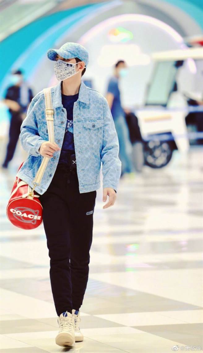 蕭敬騰打完疫苗，在微博曬照分享近況。（圖／微博@蕭敬騰）